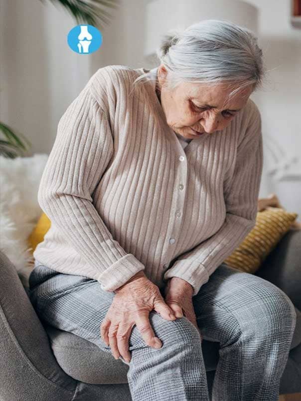 Adulta mayor con dolor de rodilla por artrosis